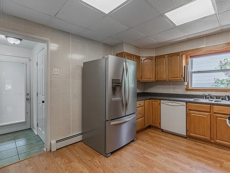 80 E Newport St — Photo 7