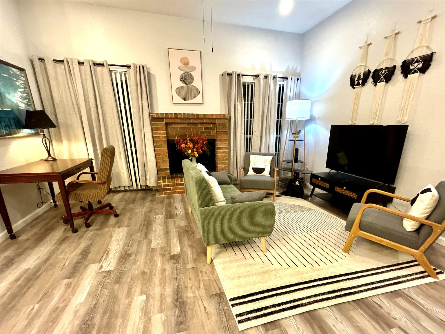 4 bed, 2.0 bath, 1451 sqft, $2,800 — Photo 1