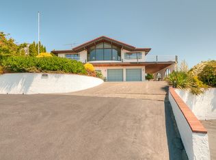 230 Grandview Cir, Camano Island, WA 98282