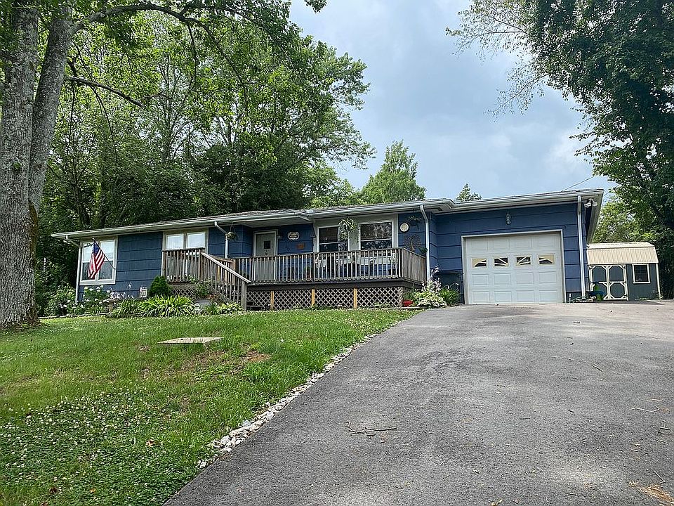 1st image of 615 Peachtree Ln