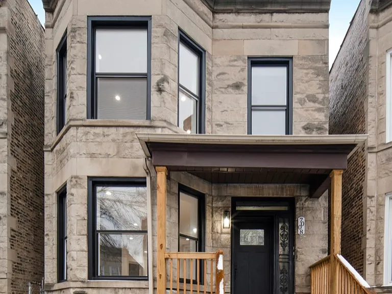 7008 S King Dr #1 — Photo 1