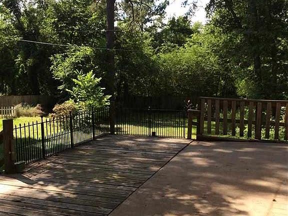 3rd image of 10939 Knollwood Dr