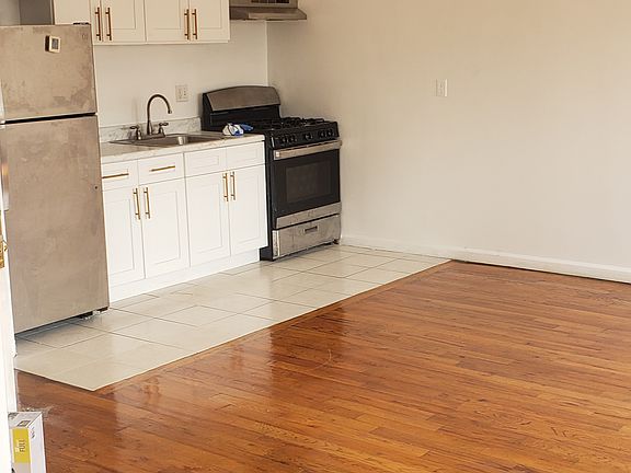 5th image of 2503 Church Ave #2