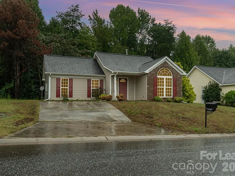 2716 Rabbit Ridge Dr — Photo 1