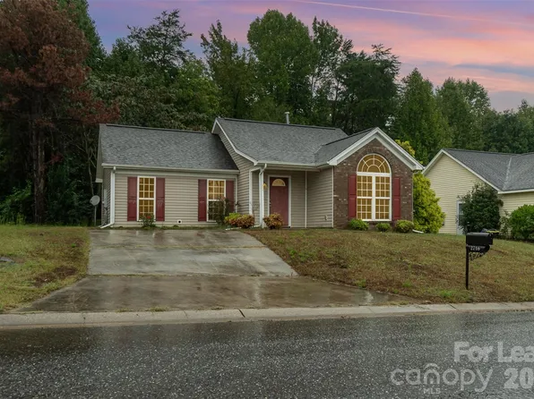 2716 Rabbit Ridge Dr, Bessemer City, NC 28016