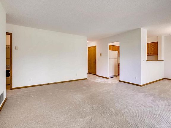 4th image of 1001 Heritage Ct E