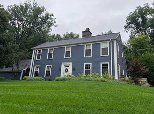 135 Raintree Dr, Zionsville, IN 46077