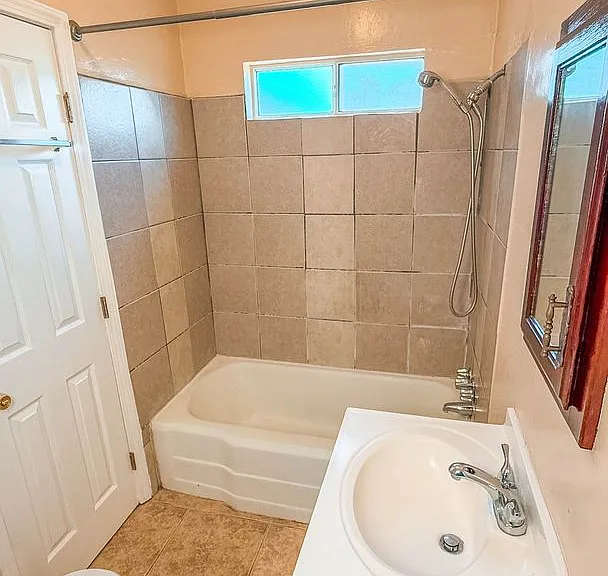 912 Bradshaw St — Photo 22