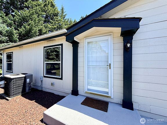 3rd image of 2514 Alonda Lane NE