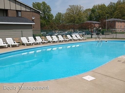 5th image of 333 Maplewood Dr APT 205