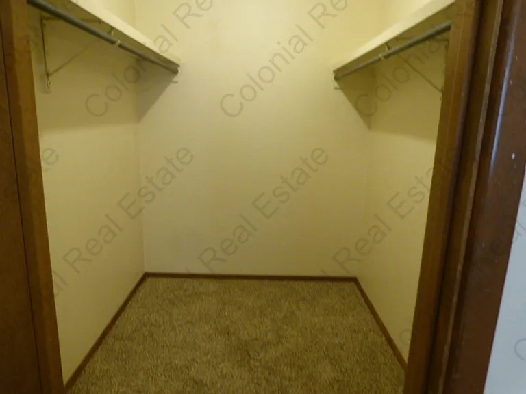 813 Laurelwood Dr — Photo 7