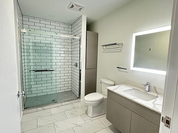 4th image of 38 W 4th St #1903