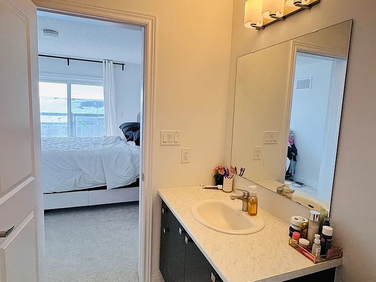 2037 Cameron Lott Cres — Photo 15