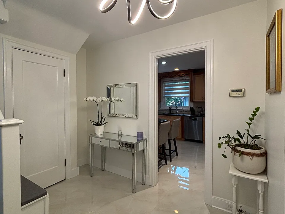 407 Saint George St