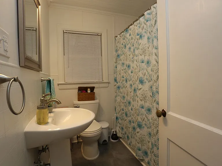 206 E Grady St — Photo 2