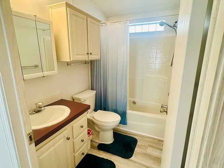 2305 Bay Dr — Photo 4