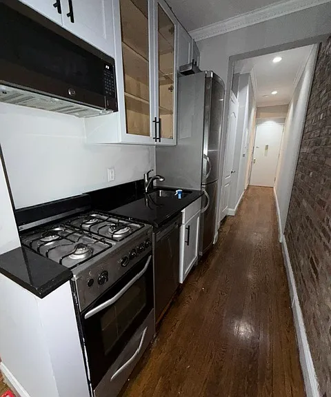 340 E 18th St #3D — Photo 5