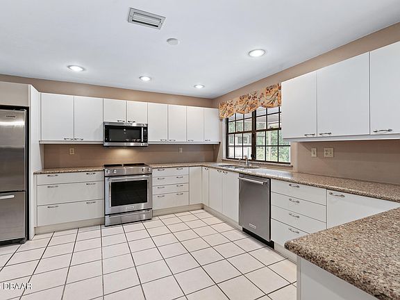 3rd image of 20 River Ridge Trl