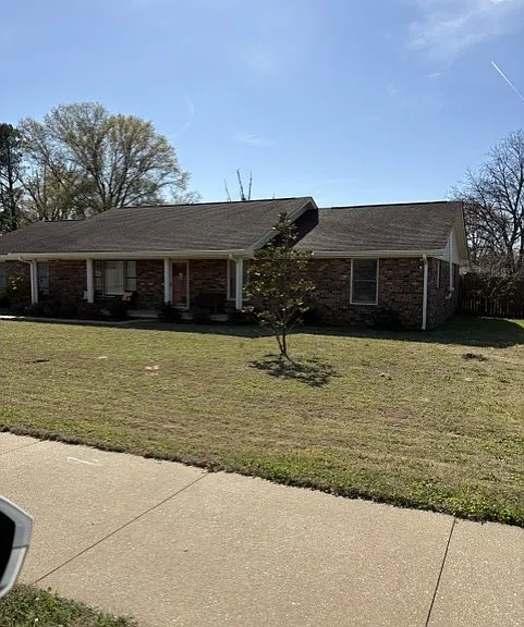 2202 Harding Ave — Photo 1