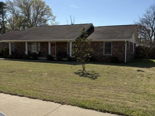 2202 Harding Ave, Muscle Shoals, AL 35661