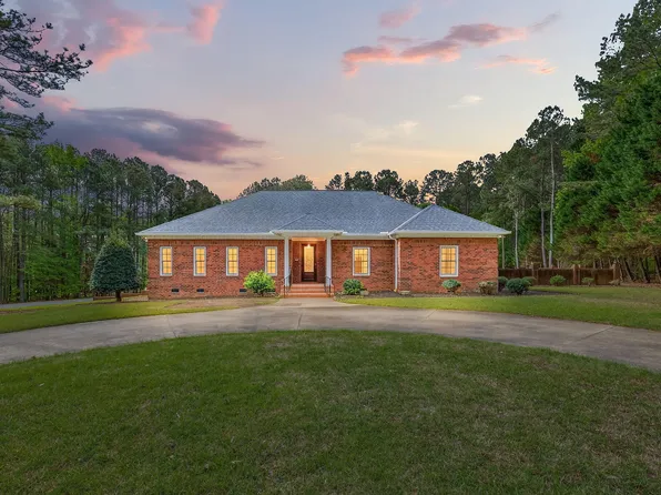 3400 Queen Ann Dr, Clayton, NC 27527