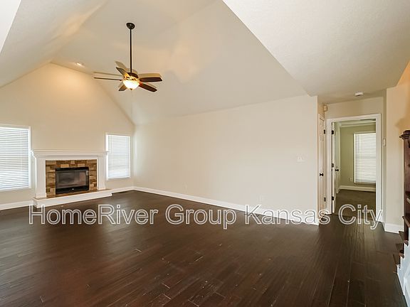3rd image of 1825 SW Pinecreek Ct