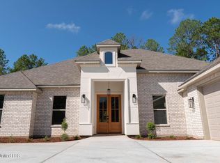 84 Fox Pen Dr, Carriere, MS 39426