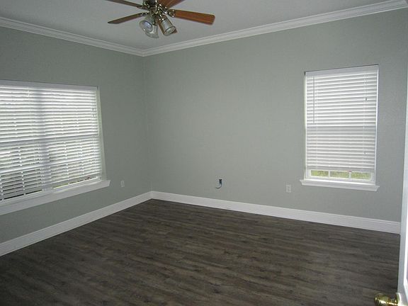 13' x 13' bedroom with large closet