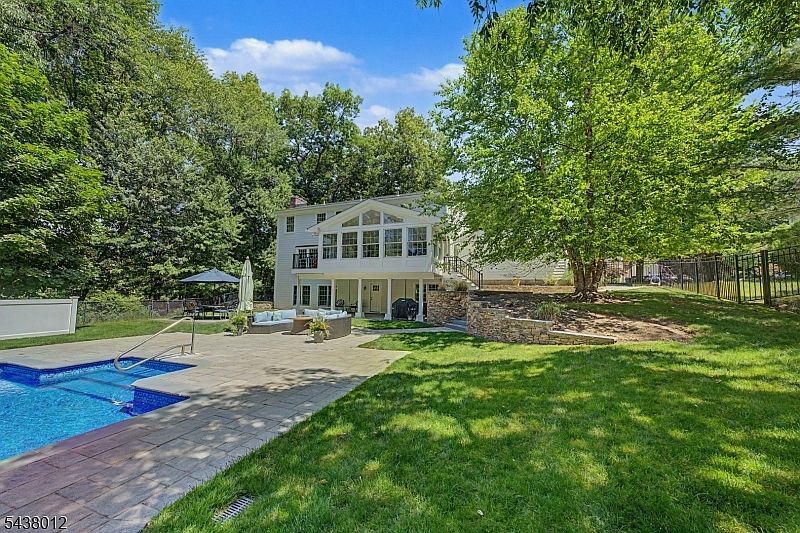 1st image of 11 Goose Cove Ln