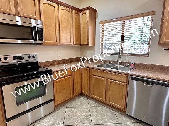 4th image of 2781 N Bell Hollow Pl