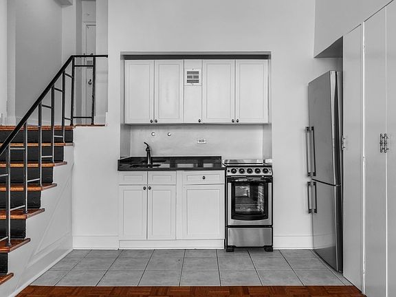 5th image of 307 E 44th St APT 1609
