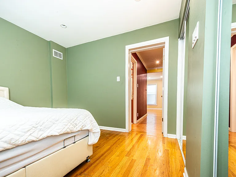 6611 W Foster Ave — Photo 12