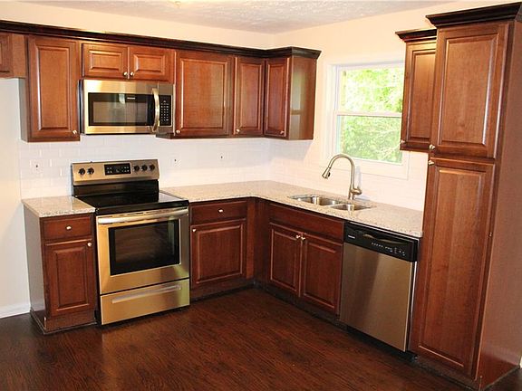 5th image of 228 Prince Anthony Dr