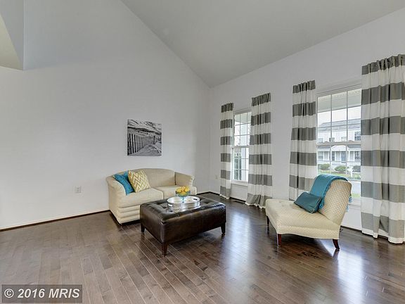 5th image of 9 Mustang Hill Ct