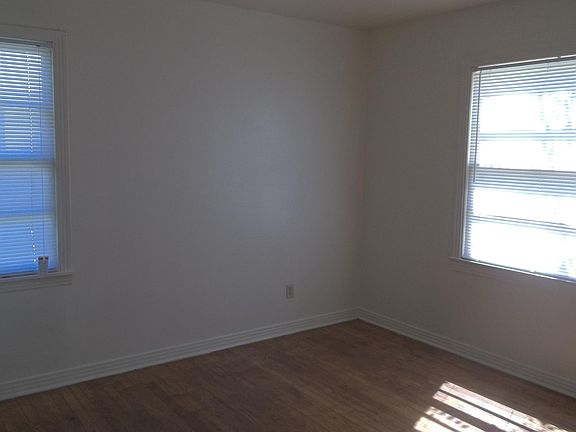 2nd image of 512 Mary St