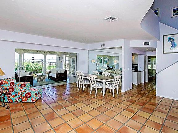 4th image of 1528 San Carlos Bay Dr