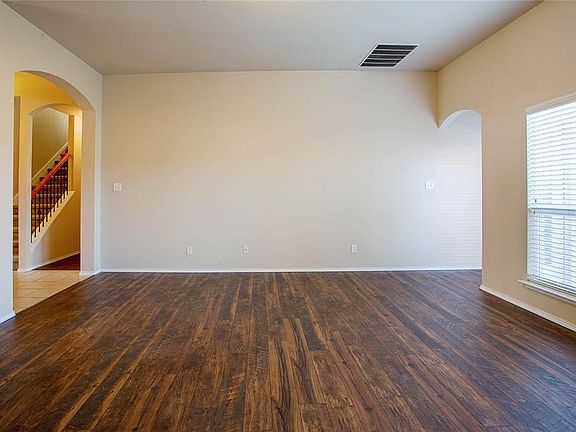 5th image of 5405 Creek Hill Ln