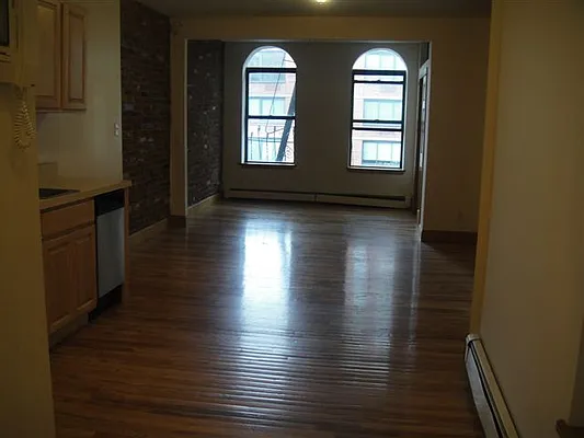 Rented by Robyn Lee, LREB | media 18