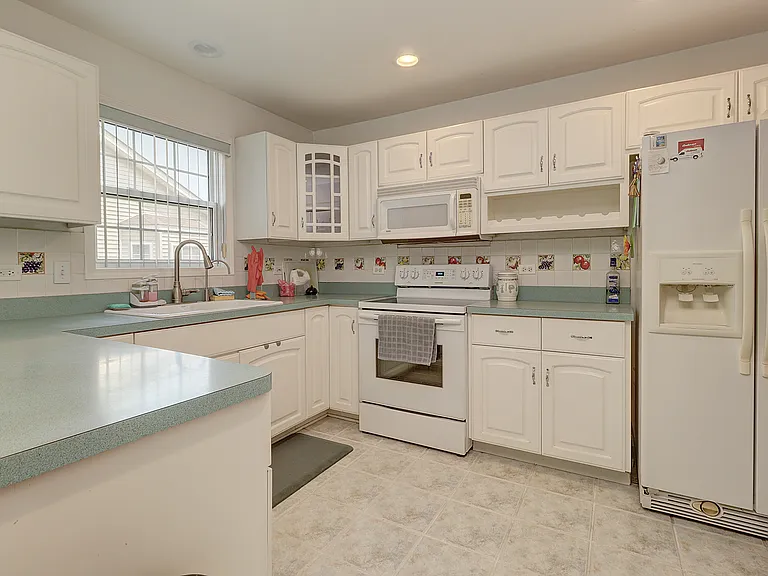 16046 S Fairfield Dr — Photo 10