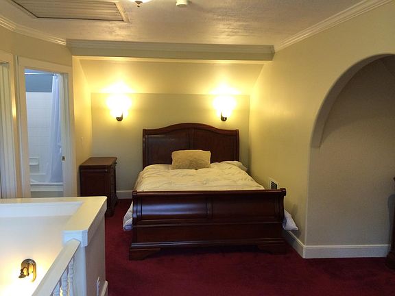 Upstairs Mastersuite 1
