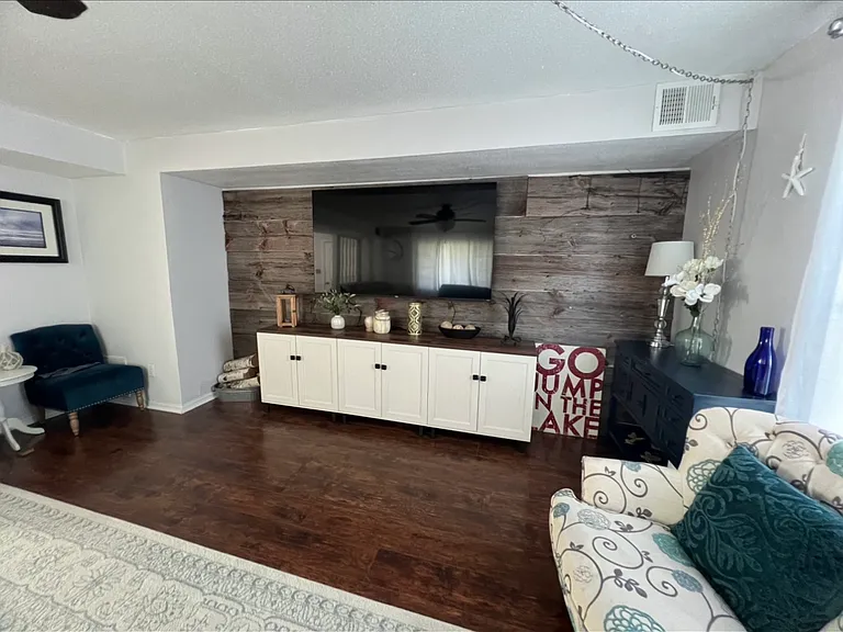 320 Linden St — Photo 24