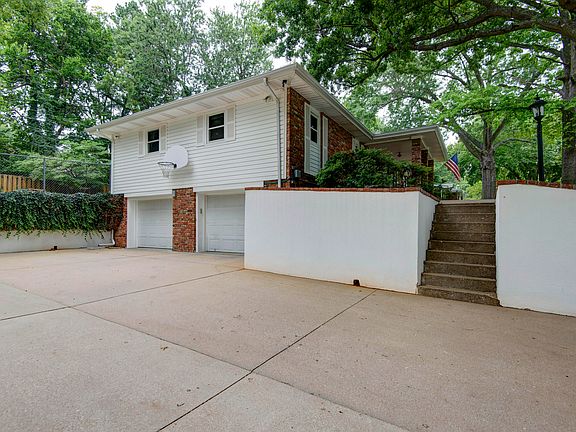 3rd image of 2134 E Shady Glen Drive
