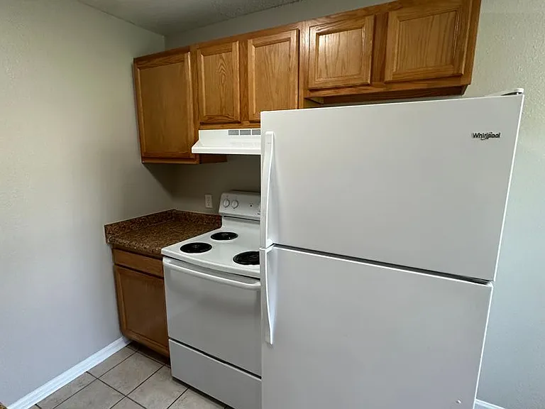 Coral Club Apartments — Photo 42