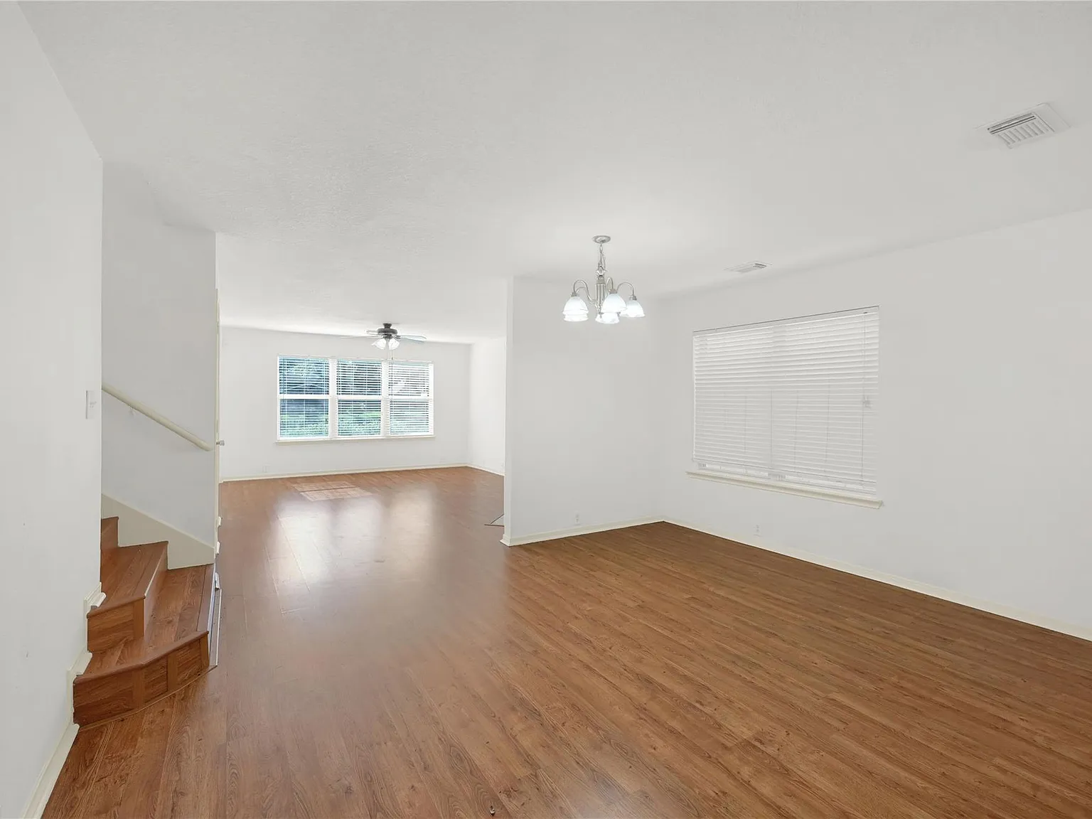 3 bed, 2.5 bath, 2430 sqft, $2,150 — Photo 2