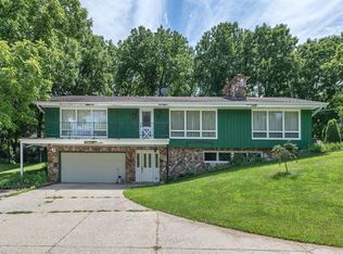 2412 Hillside Dr, Delafield, WI 53018