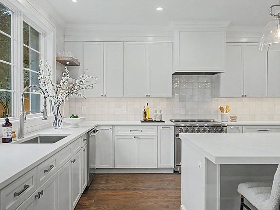 2nd image of 77 Wellesley Ave