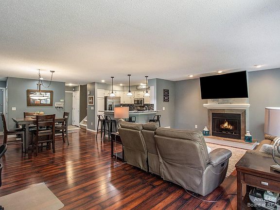2nd image of 909 Moore Dr Unit 32