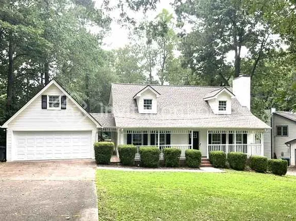 5884 Four Winds Dr SW, Lilburn, GA 30047