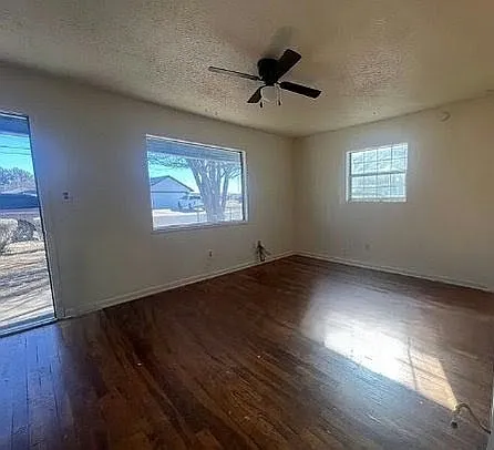 414 Lindy Ave — Photo 2
