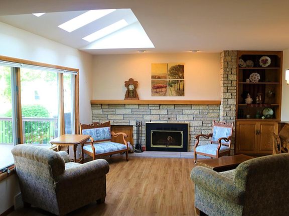 2nd image of 2115 Sunrise Dr